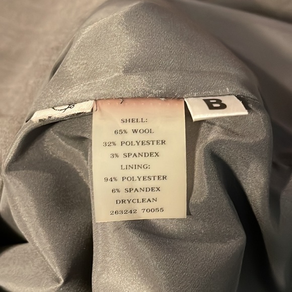Ann Taylor skirt. Size 8. Grey. Perfect condition. Has been dry cleaned. - Picture 6 of 6